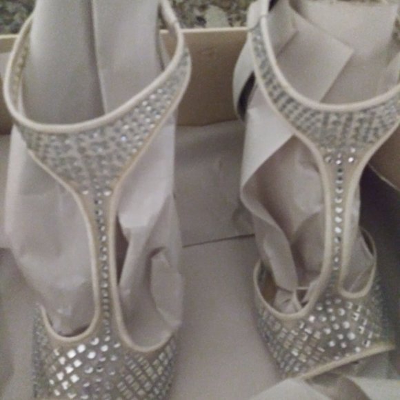 New Ivory Dress Satin Heel - Picture 1 of 4